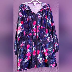 Livi Active Size 18/20 Navy Floral Windbreaker